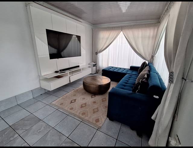 4 BEDROOM FREESTANDING FOR SALE IN VANDERBIJLPARK SE 2